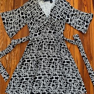 Elegant Black and White Patterned Midi Dress